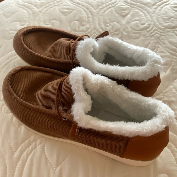 New Faux Hey Dude Shoes Slippers - Picture 1 of 3